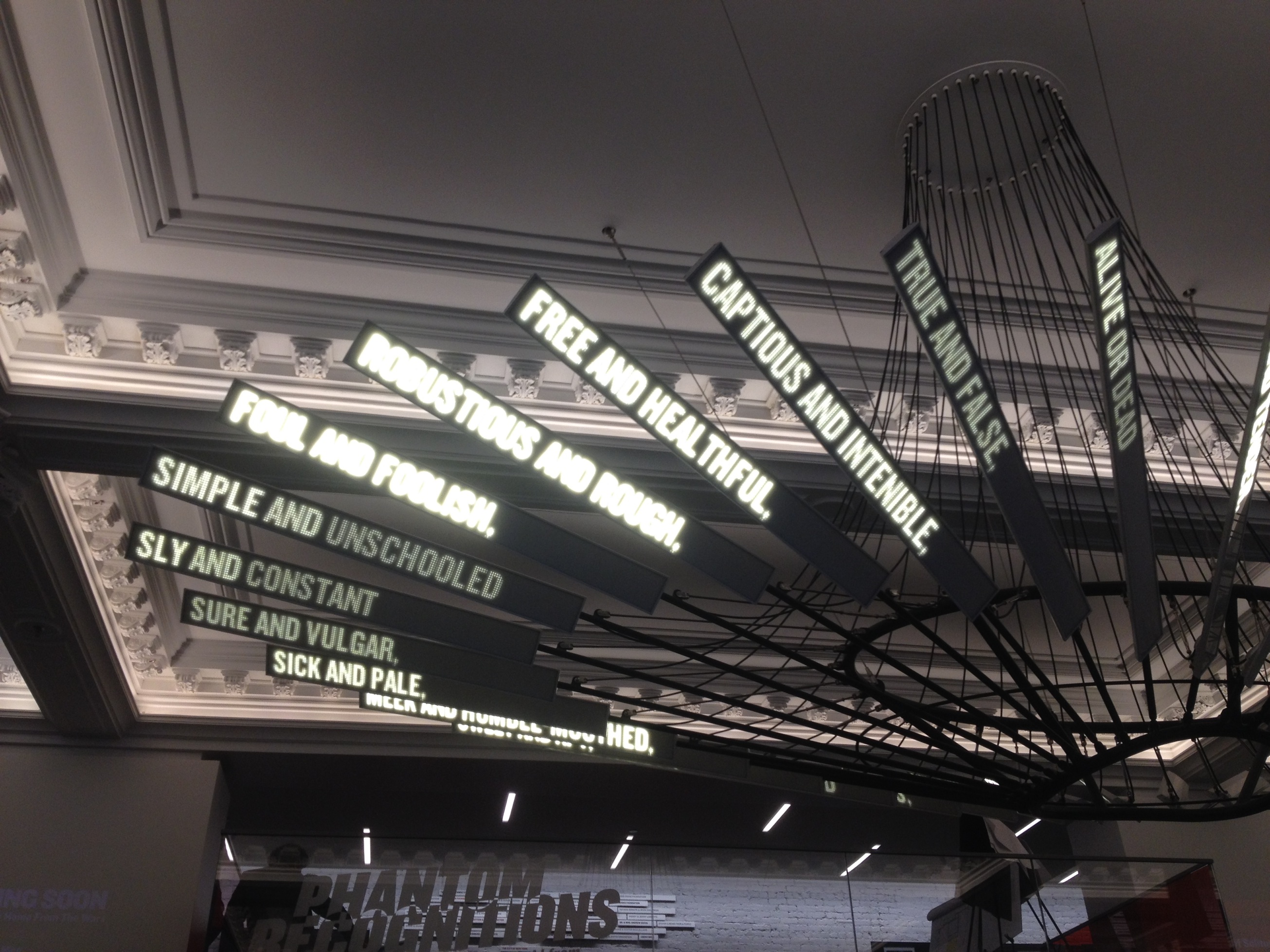 The sculptures generates automatically association of words extracted from Shakespeare's plays.